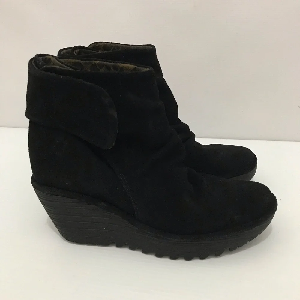 FLY London Women's Yegi689fly Ankle Bootie Size 37